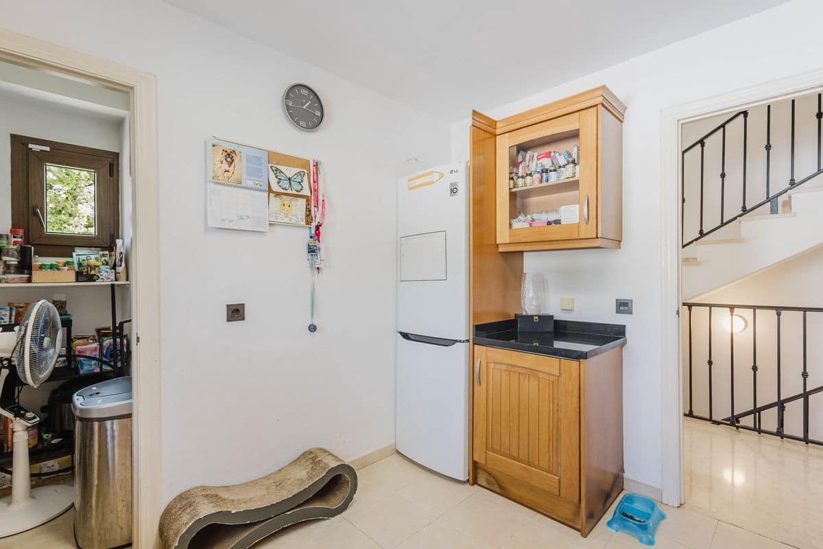 4 slaapkamer Villa te koop in New Golden Mile met zwembad garage - € 1.600.000 (Ref: 10131167)