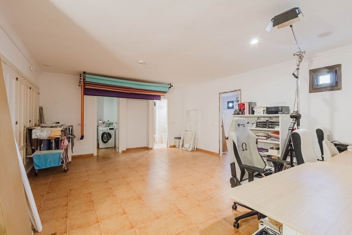 4 slaapkamer Villa te koop in New Golden Mile met zwembad garage - € 1.600.000 (Ref: 10131167)