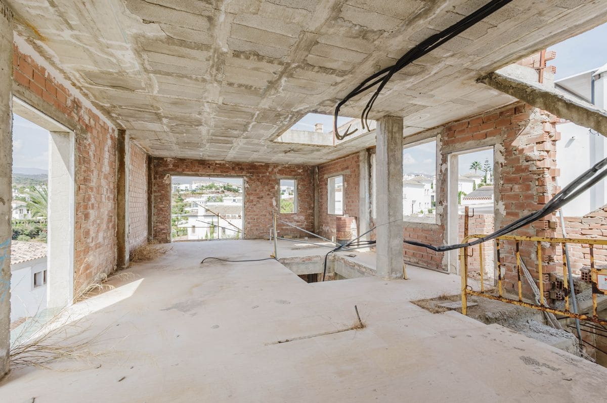 4 slaapkamer Villa te koop in New Golden Mile met zwembad garage - € 1.600.000 (Ref: 10131167)
