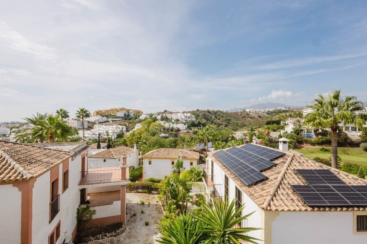 4 slaapkamer Villa te koop in New Golden Mile met zwembad garage - € 1.600.000 (Ref: 10131167)