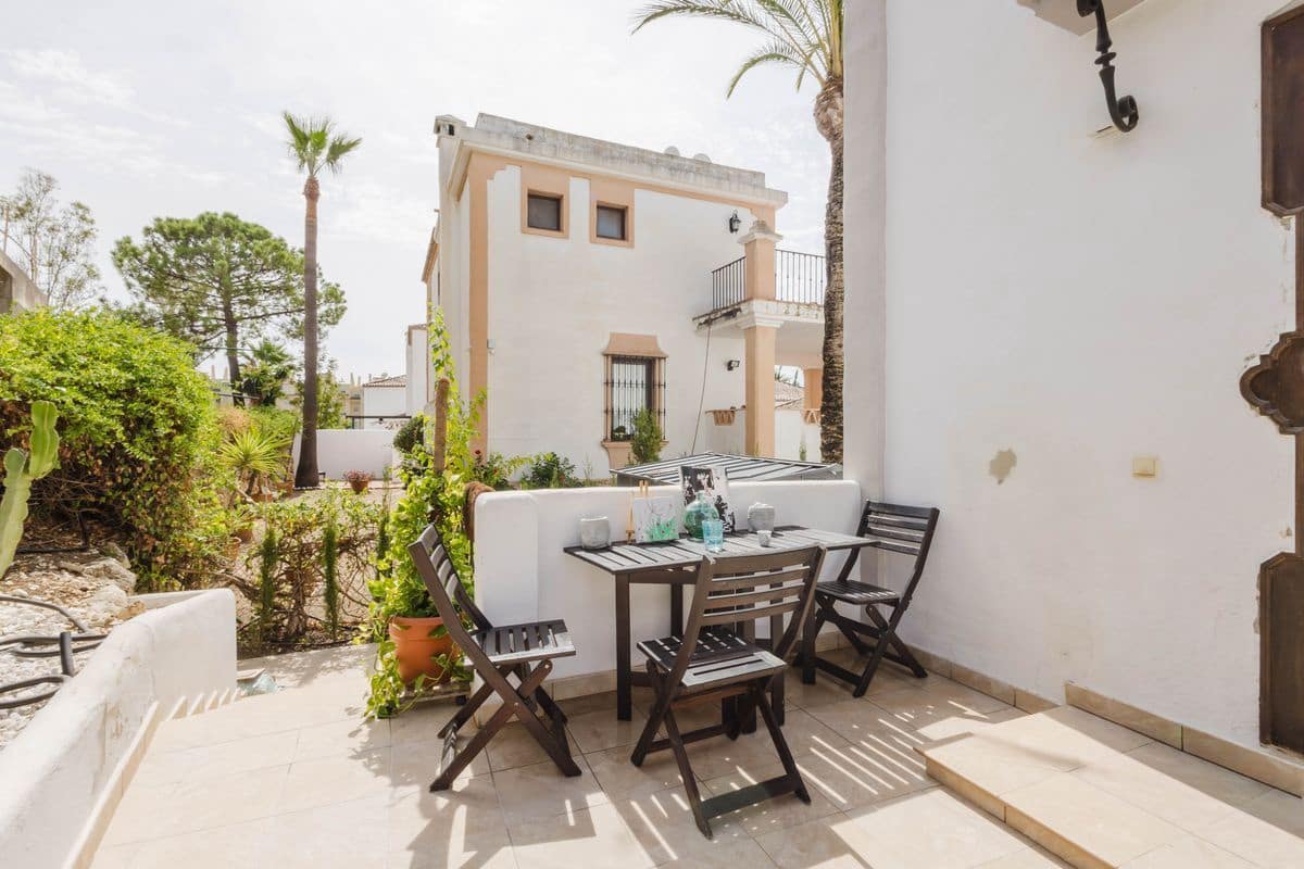 4 slaapkamer Villa te koop in New Golden Mile met zwembad garage - € 1.600.000 (Ref: 10131167)