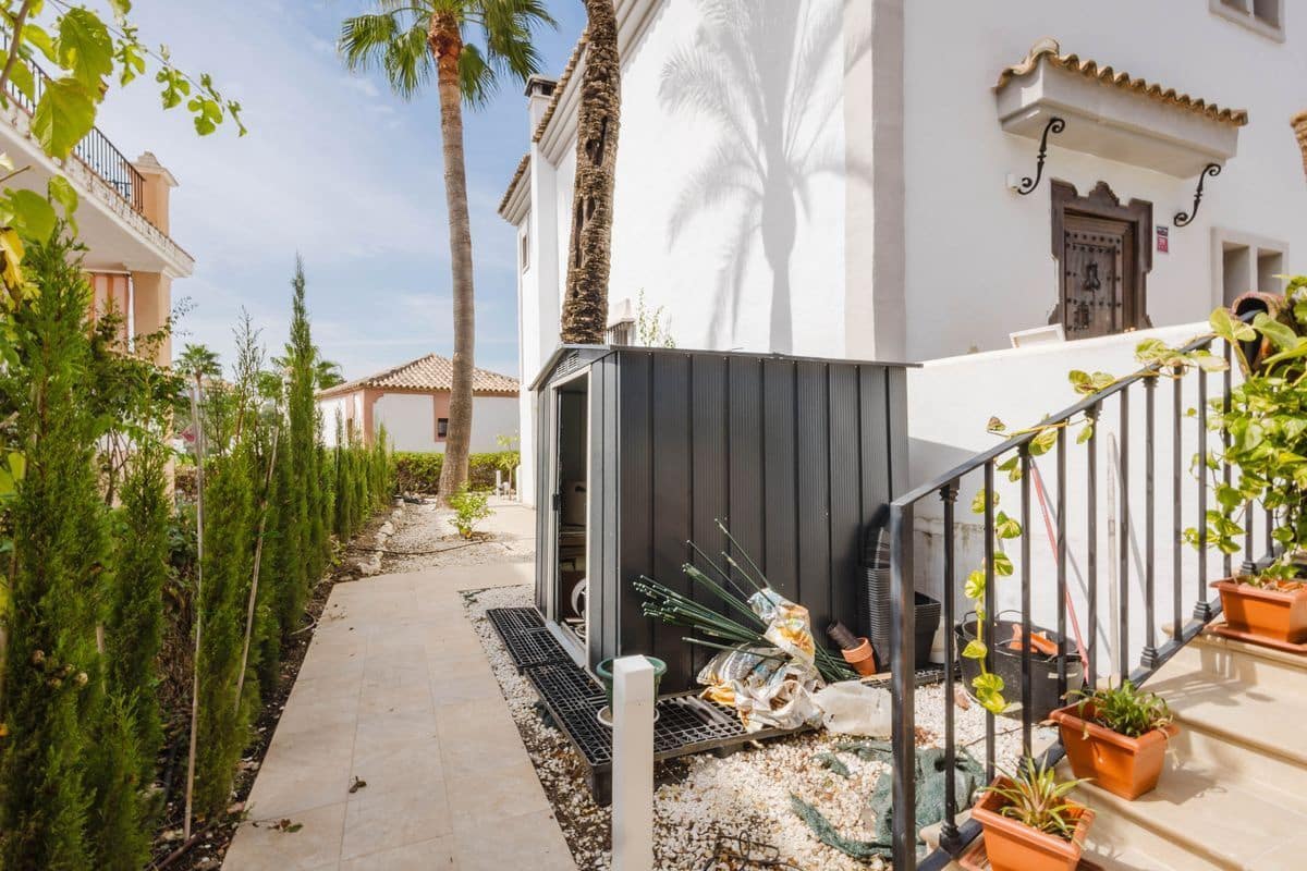 4 slaapkamer Villa te koop in New Golden Mile met zwembad garage - € 1.600.000 (Ref: 10131167)
