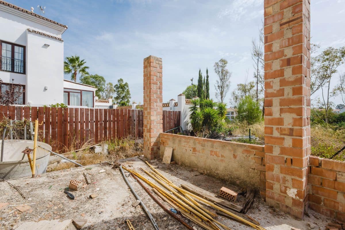 4 slaapkamer Villa te koop in New Golden Mile met zwembad garage - € 1.600.000 (Ref: 10131167)