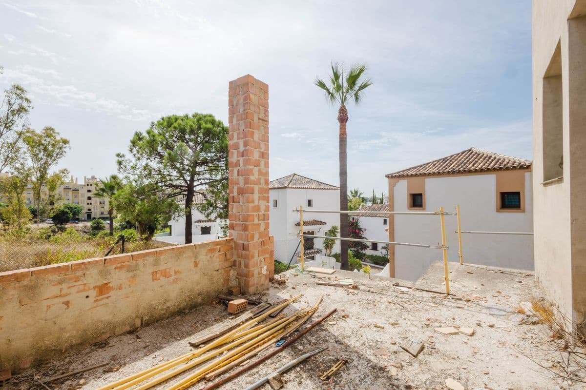 4 slaapkamer Villa te koop in New Golden Mile met zwembad garage - € 1.600.000 (Ref: 10131167)