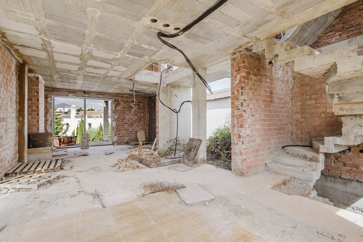 4 slaapkamer Villa te koop in New Golden Mile met zwembad garage - € 1.600.000 (Ref: 10131167)