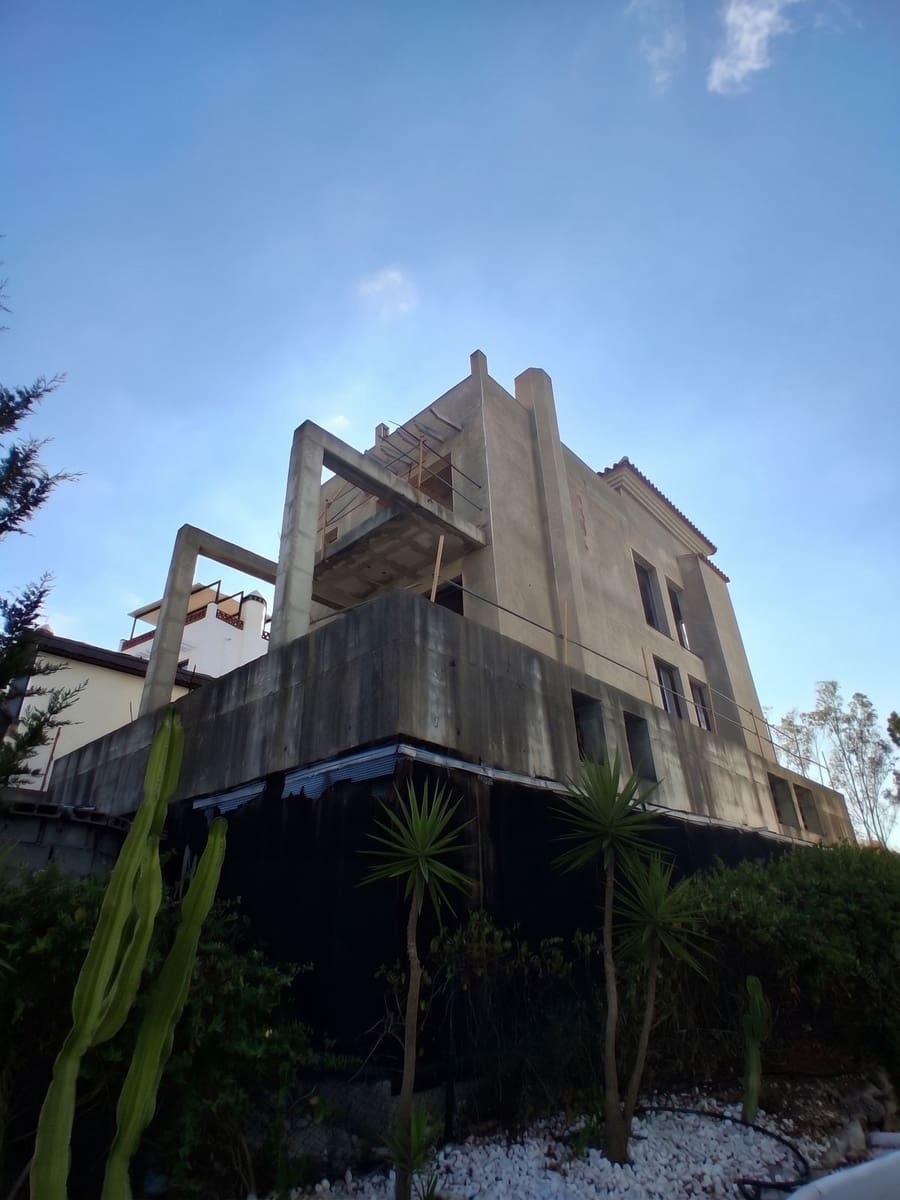 4 slaapkamer Villa te koop in New Golden Mile met zwembad garage - € 1.600.000 (Ref: 10131167)