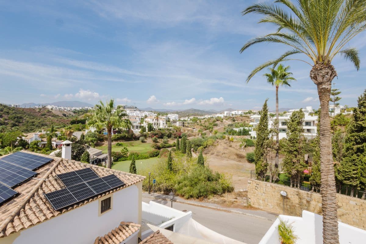 4 slaapkamer Villa te koop in New Golden Mile met zwembad garage - € 1.600.000 (Ref: 10131167)