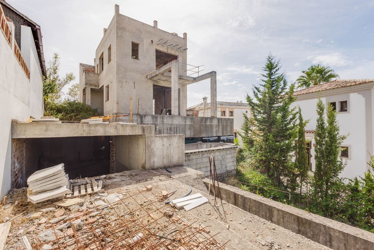4 slaapkamer Villa te koop in New Golden Mile met zwembad garage - € 1.600.000 (Ref: 10131167)