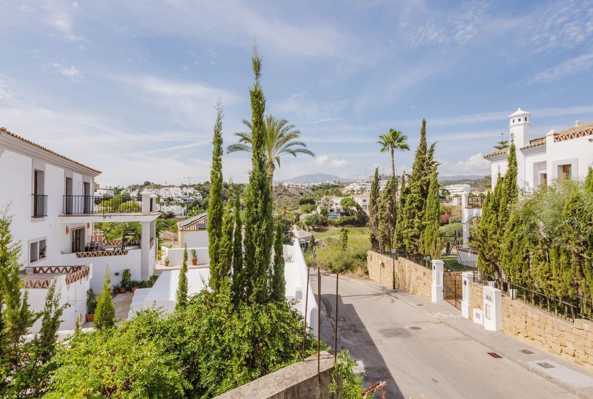 4 slaapkamer Villa te koop in New Golden Mile met zwembad garage - € 1.600.000 (Ref: 10131167)