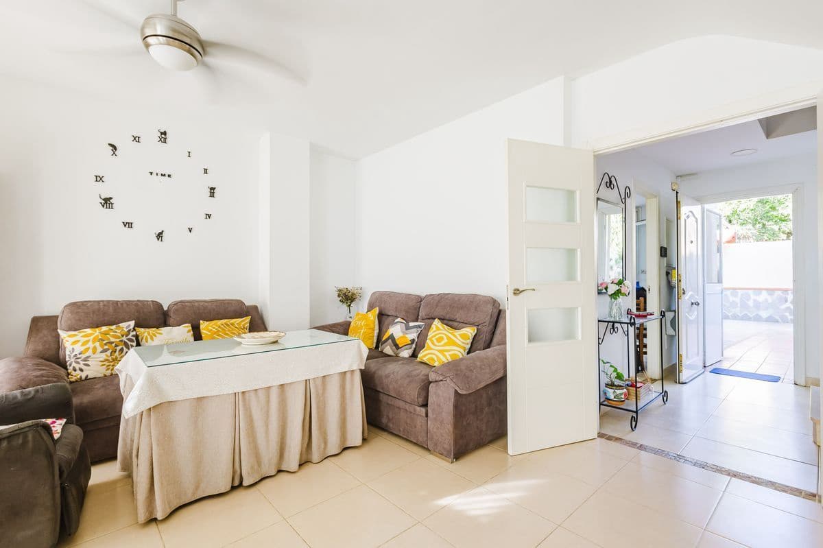 3 sovrum Villa till salu i Malaga stad med pool garage - 489 000 € (Ref: 10139101)