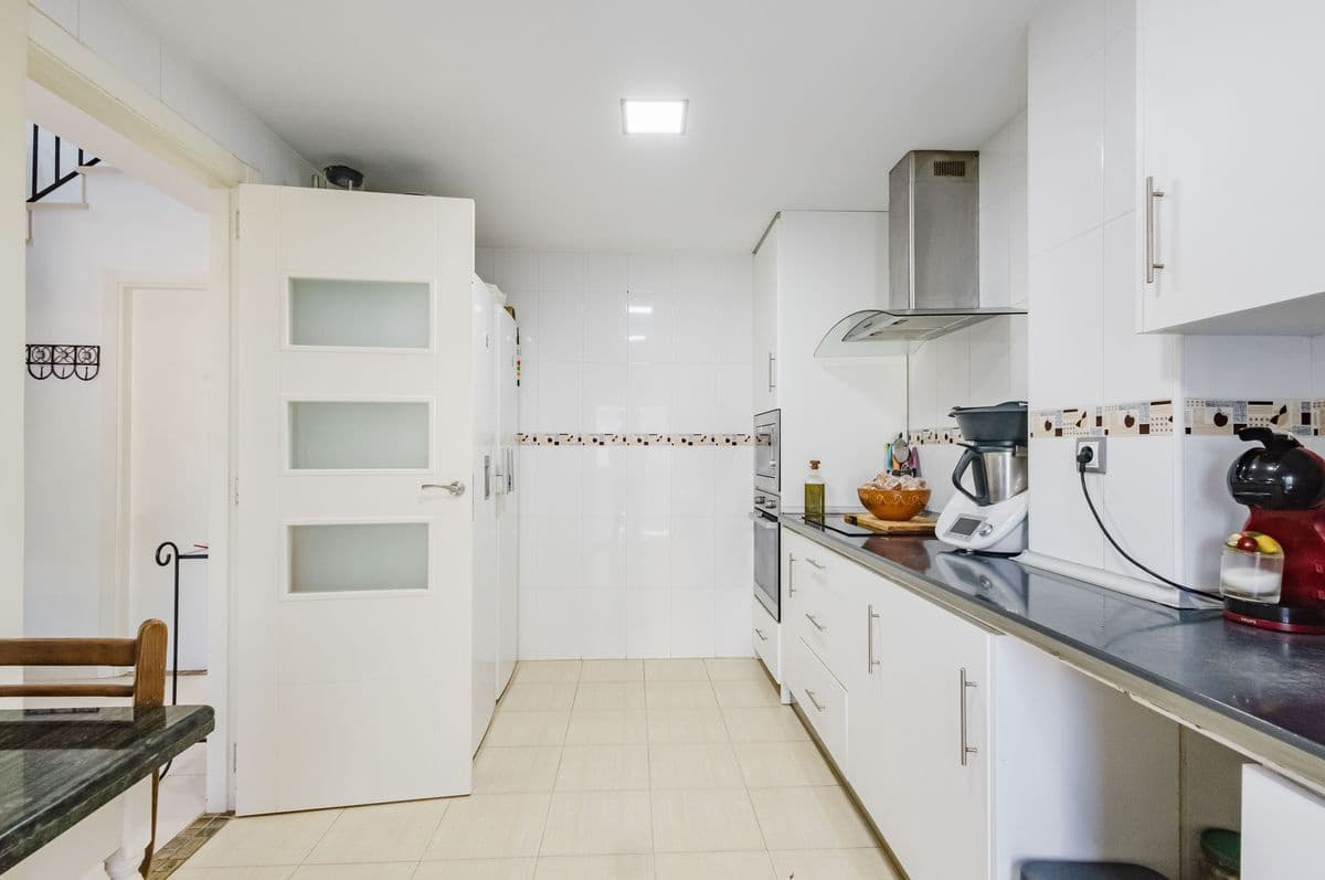 3 sovrum Villa till salu i Malaga stad med pool garage - 489 000 € (Ref: 10139101)