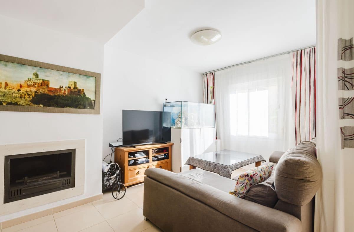 3 sovrum Villa till salu i Malaga stad med pool garage - 489 000 € (Ref: 10139101)