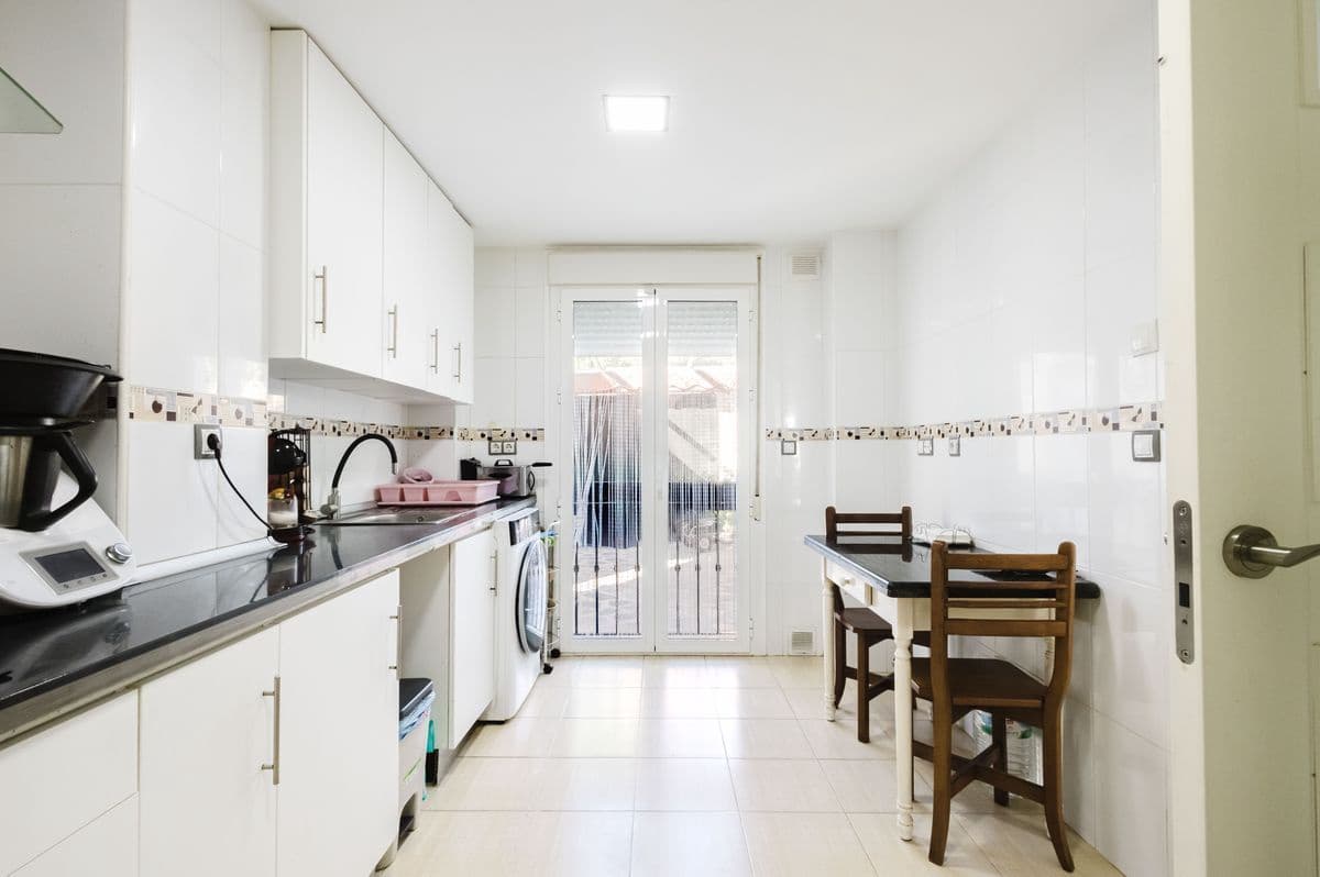 3 sovrum Villa till salu i Malaga stad med pool garage - 489 000 € (Ref: 10139101)