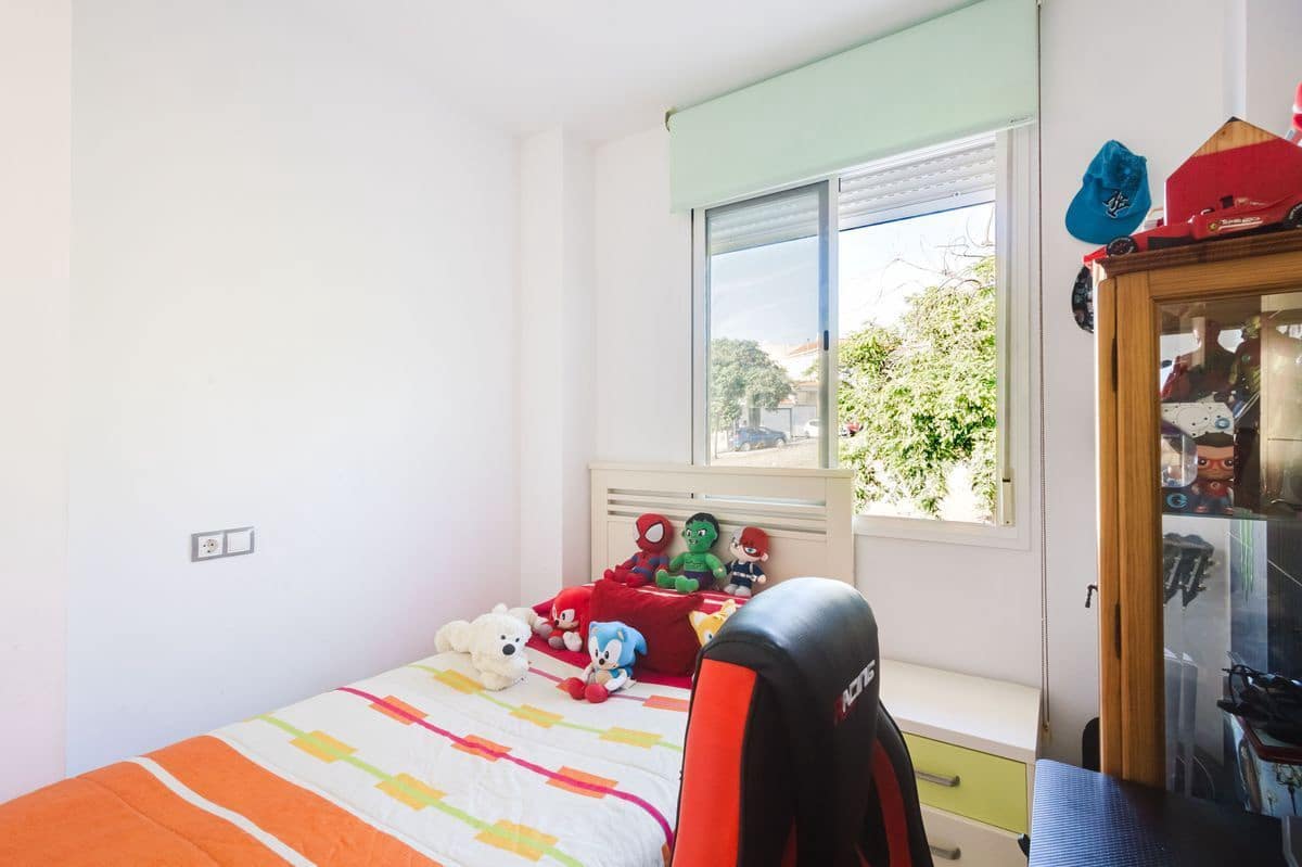 3 sovrum Villa till salu i Malaga stad med pool garage - 489 000 € (Ref: 10139101)