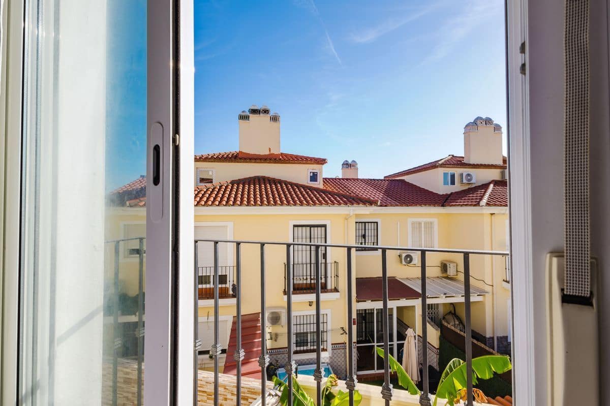 3 sovrum Villa till salu i Malaga stad med pool garage - 489 000 € (Ref: 10139101)