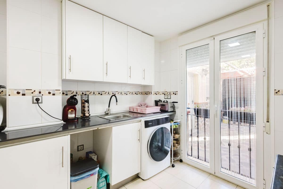 3 sovrum Villa till salu i Malaga stad med pool garage - 489 000 € (Ref: 10139101)