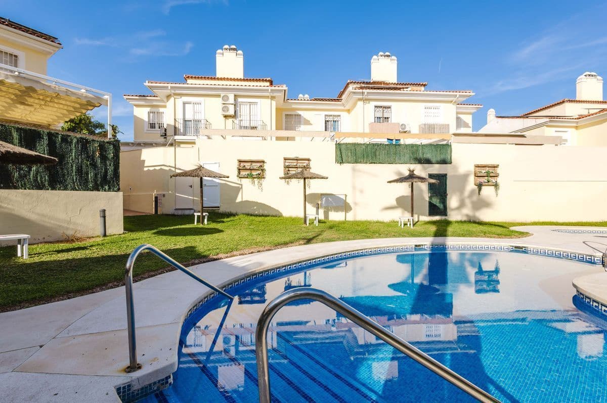 3 sovrum Villa till salu i Malaga stad med pool garage - 489 000 € (Ref: 10139101)