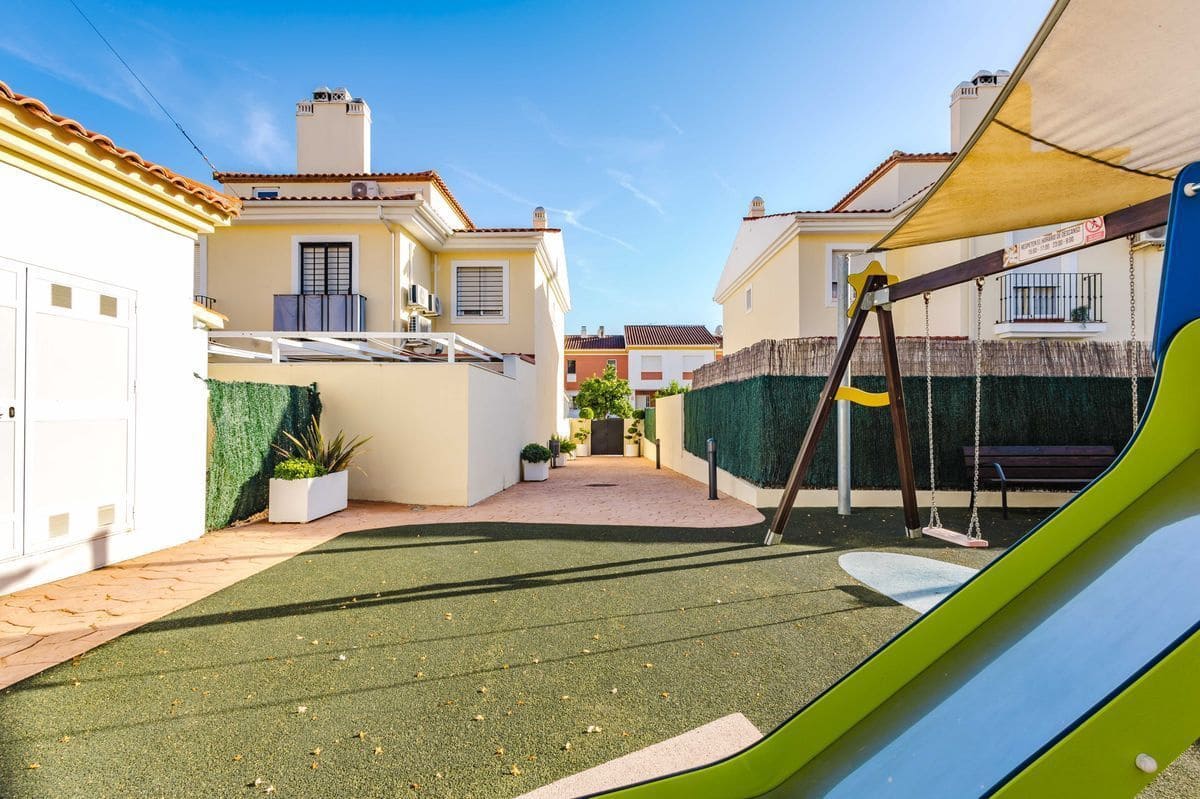3 sovrum Villa till salu i Malaga stad med pool garage - 489 000 € (Ref: 10139101)