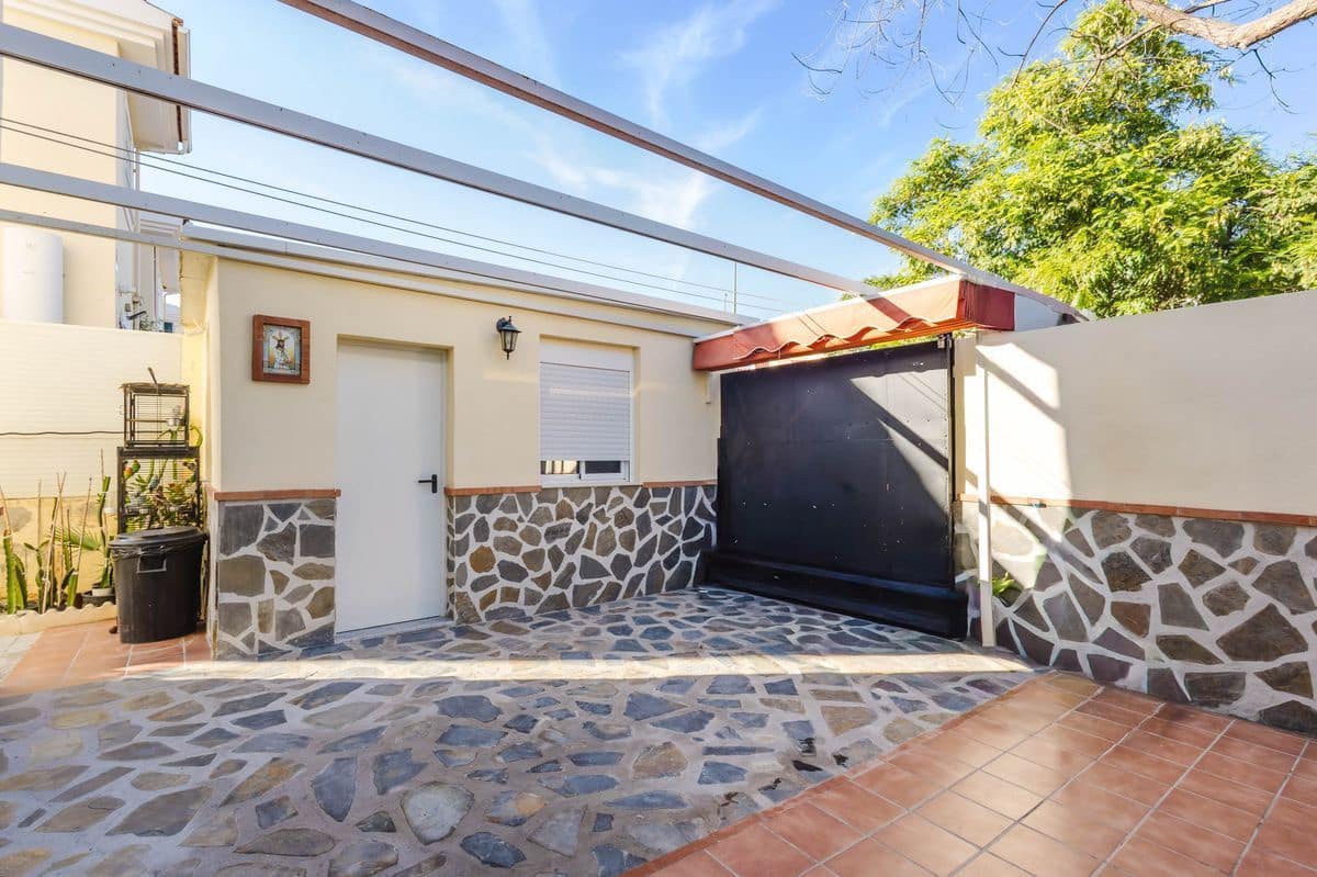 3 sovrum Villa till salu i Malaga stad med pool garage - 489 000 € (Ref: 10139101)