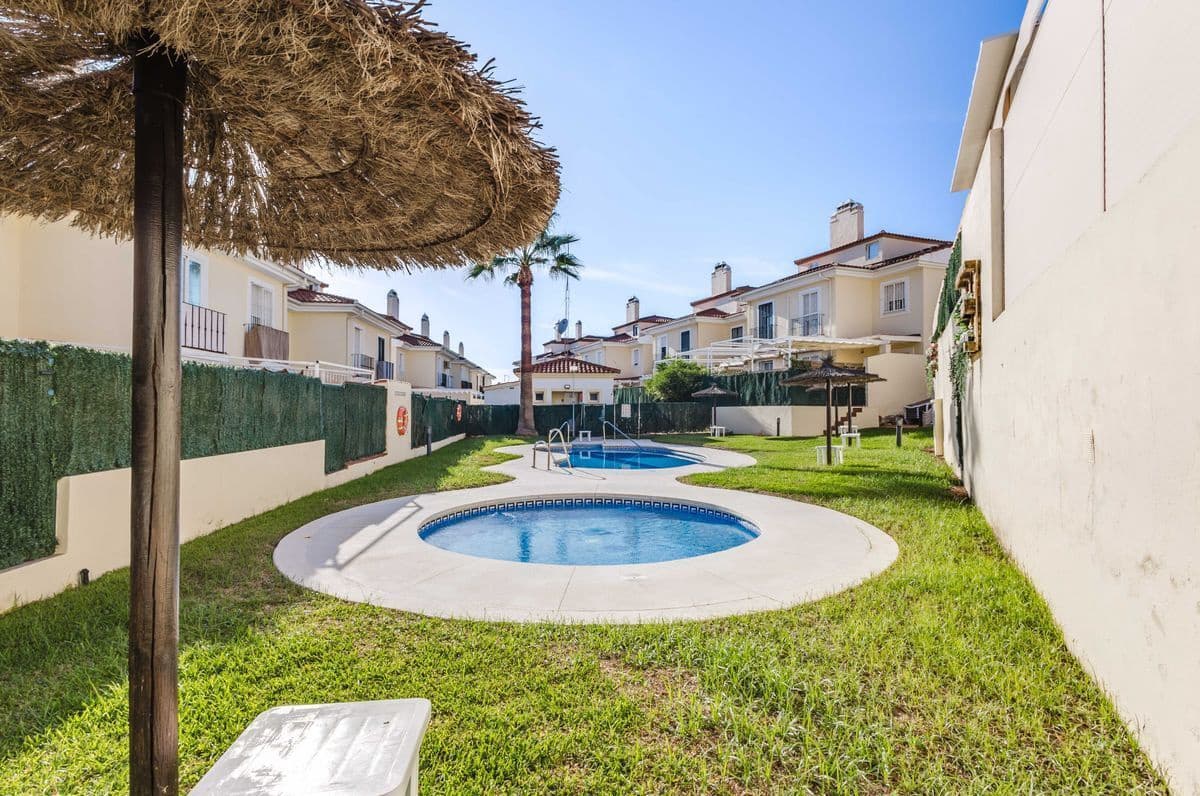 3 sovrum Villa till salu i Malaga stad med pool garage - 489 000 € (Ref: 10139101)