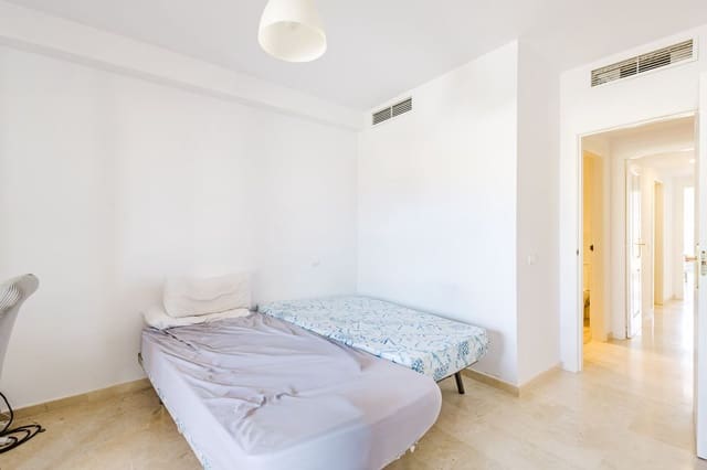 3 bedroom Flat for sale in Manilva with pool garage - € 298,500 (Ref: 10139105)