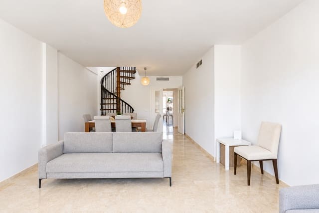 3 bedroom Flat for sale in Manilva with pool garage - € 298,500 (Ref: 10139105)