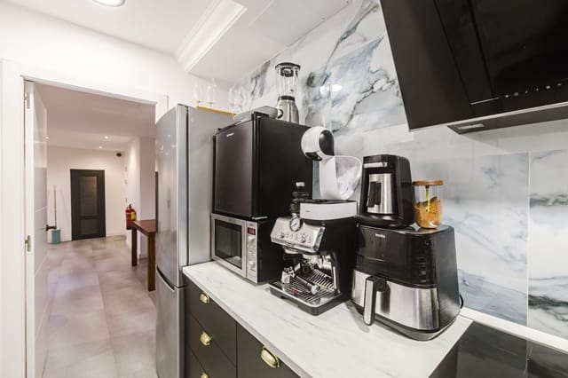 5 sovrum Lägenhet till salu i New Golden Mile, Estepona med pool garage - 590 000 € (Ref: 10145745)