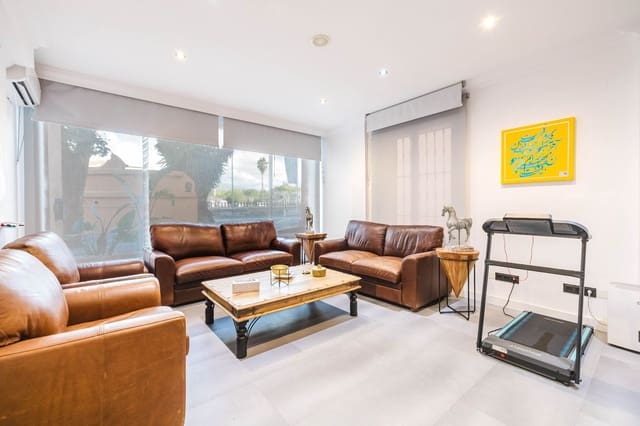 5 sovrum Lägenhet till salu i New Golden Mile, Estepona med pool garage - 590 000 € (Ref: 10145745)