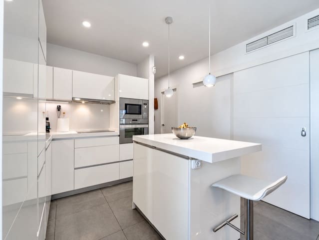 2 soveværelse Lejlighed til salg i Torremolinos - € 425.000 (Ref: 10148290)