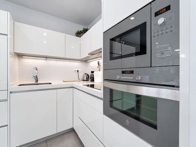 2 soveværelse Lejlighed til salg i Torremolinos - € 425.000 (Ref: 10148290)