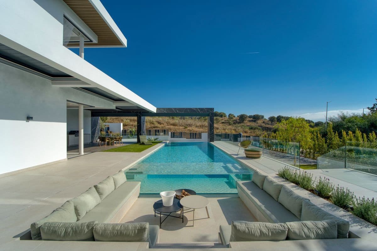 6 bedroom Villa for sale in Marbella with pool garage - € 5,900,000 (Ref: 10154577)