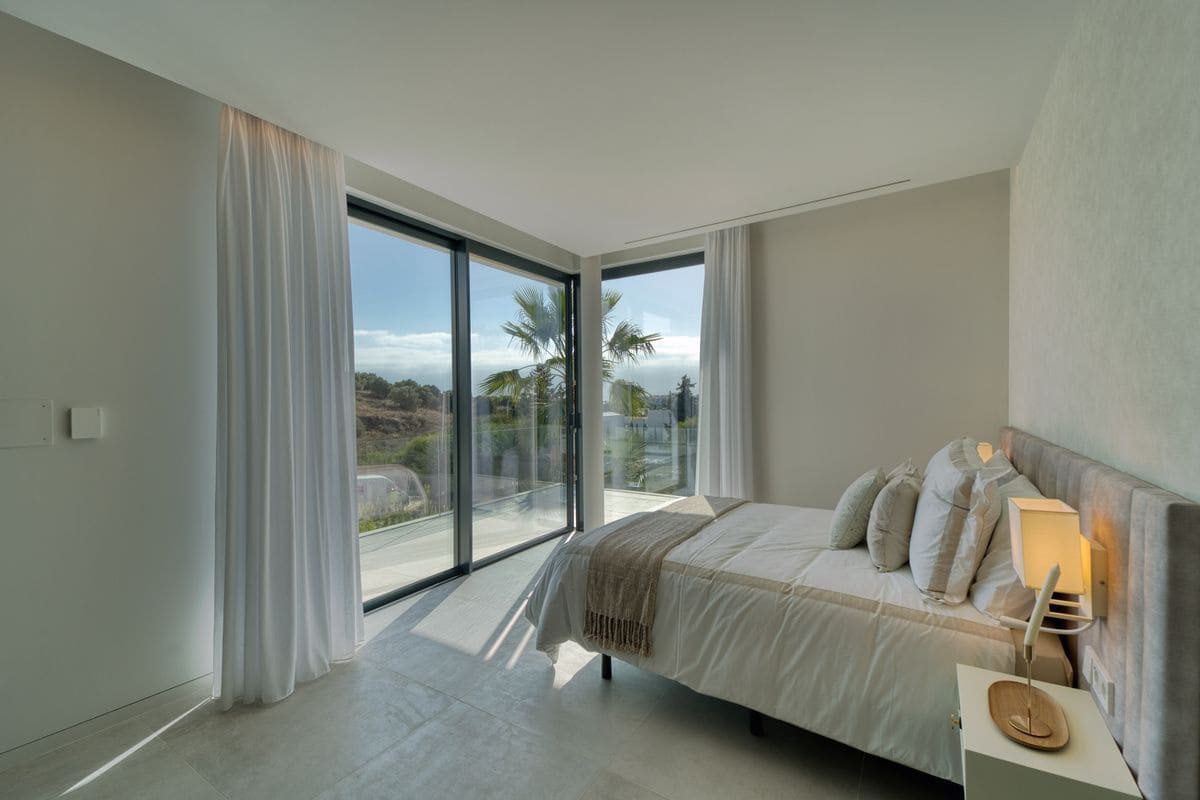 6 bedroom Villa for sale in Marbella with pool garage - € 5,900,000 (Ref: 10154577)