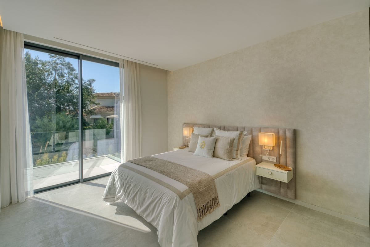 6 bedroom Villa for sale in Marbella with pool garage - € 5,900,000 (Ref: 10154577)