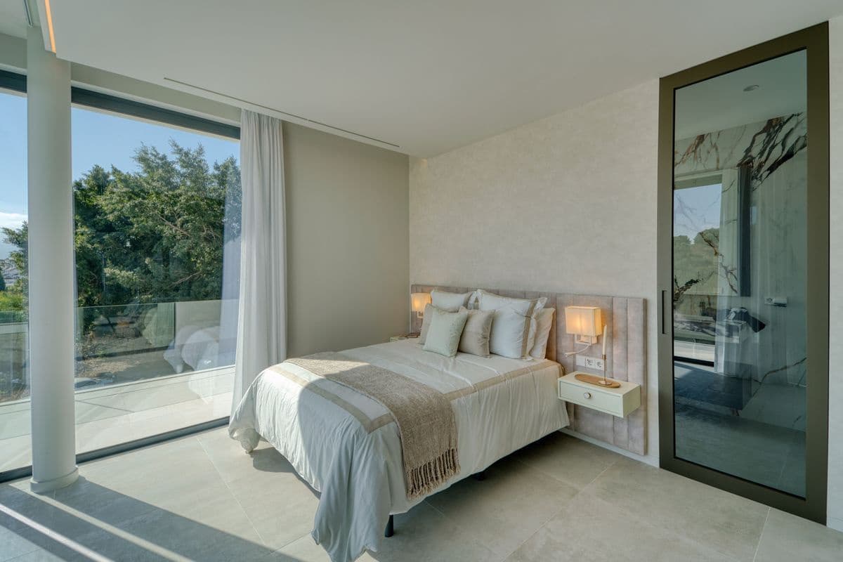 6 bedroom Villa for sale in Marbella with pool garage - € 5,900,000 (Ref: 10154577)