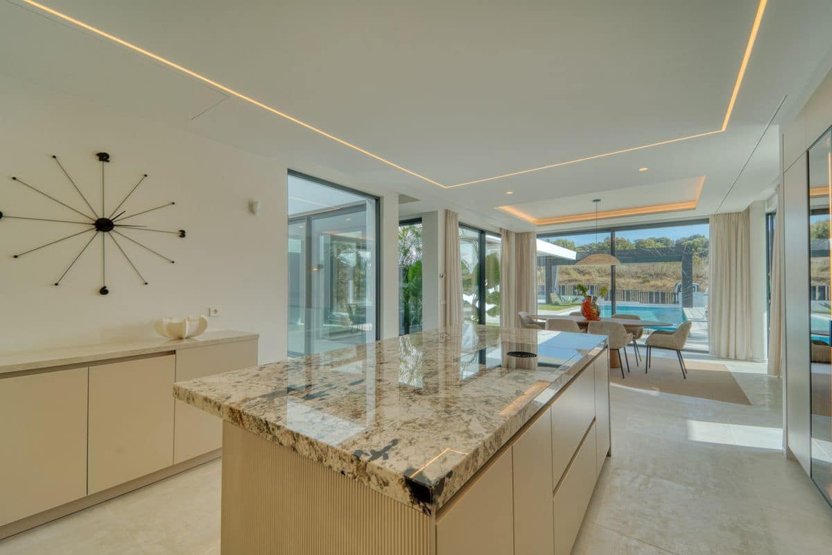 6 bedroom Villa for sale in Marbella with pool garage - € 5,900,000 (Ref: 10154577)