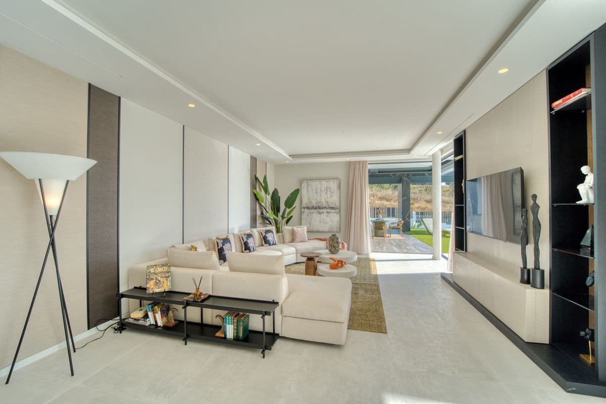 6 bedroom Villa for sale in Marbella with pool garage - € 5,900,000 (Ref: 10154577)
