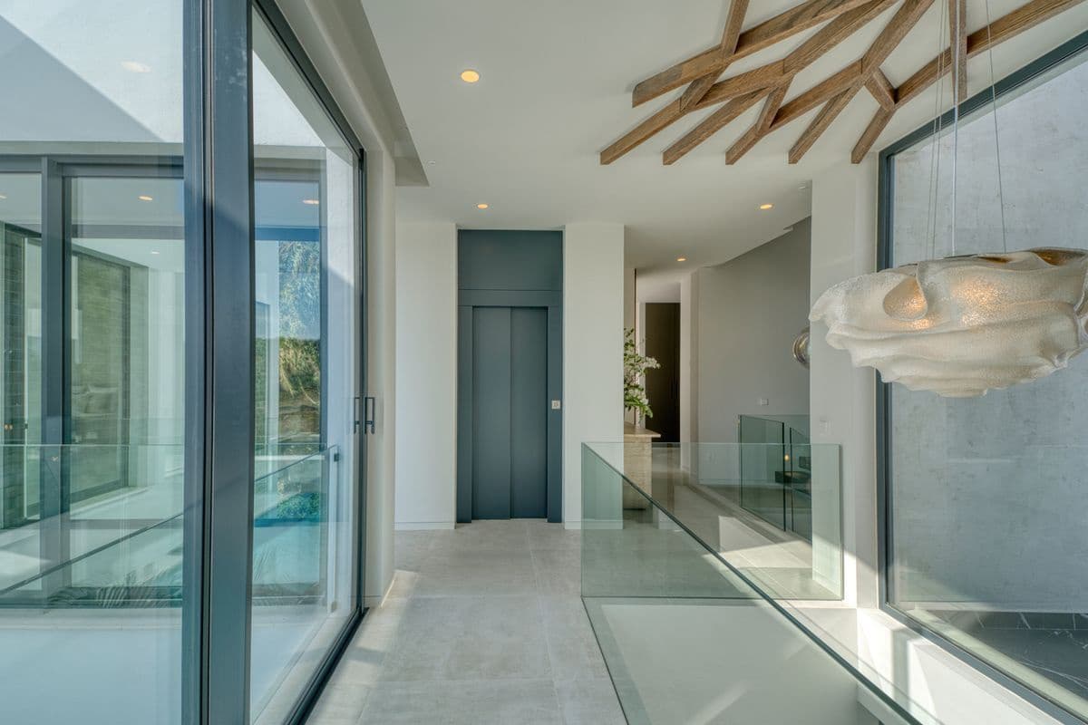 6 bedroom Villa for sale in Marbella with pool garage - € 5,900,000 (Ref: 10154577)