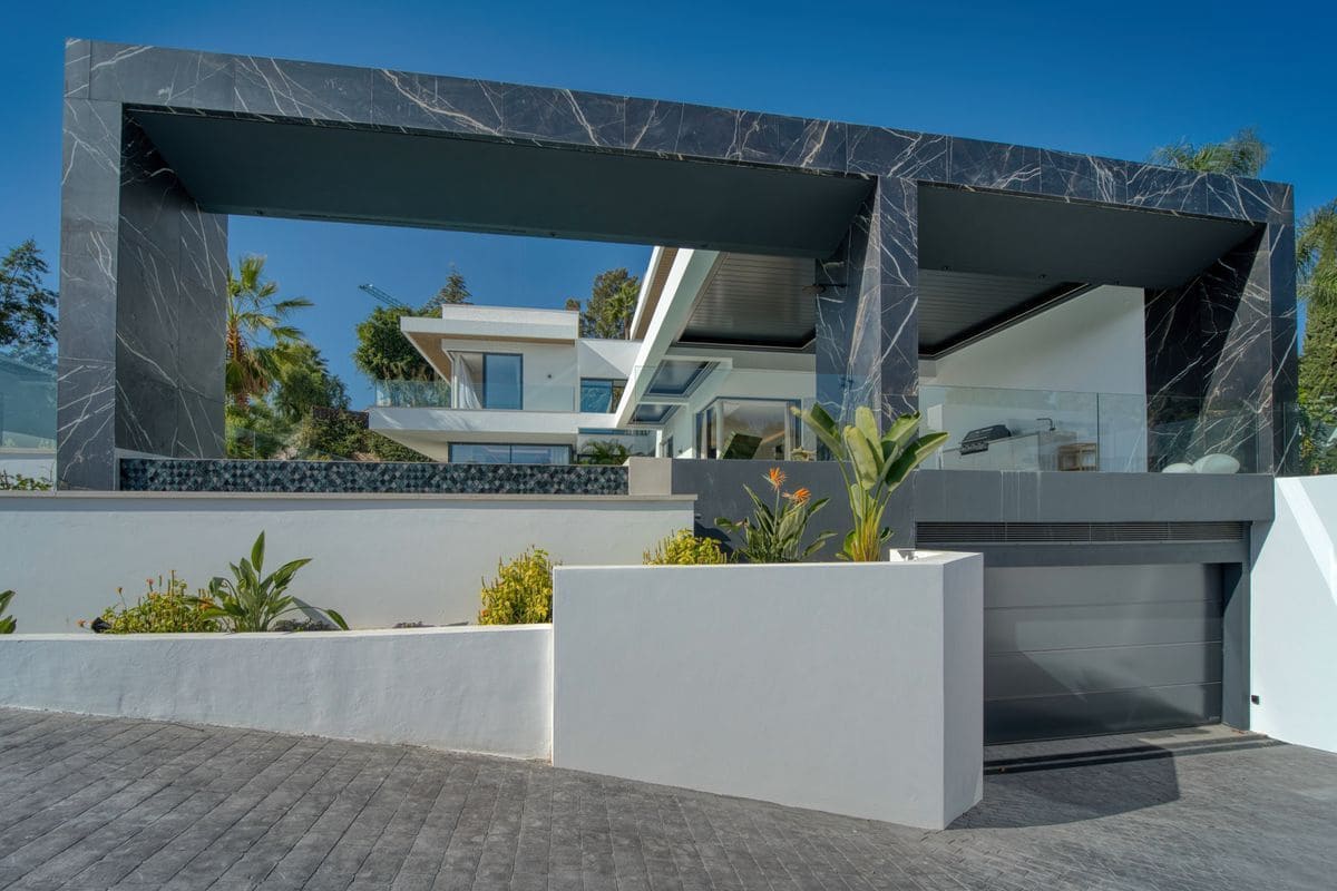 6 bedroom Villa for sale in Marbella with pool garage - € 5,900,000 (Ref: 10154577)