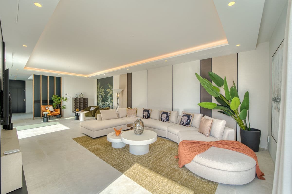 6 bedroom Villa for sale in Marbella with pool garage - € 5,900,000 (Ref: 10154577)