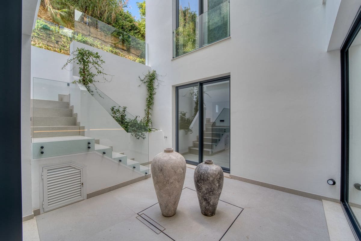 6 bedroom Villa for sale in Marbella with pool garage - € 5,900,000 (Ref: 10154577)