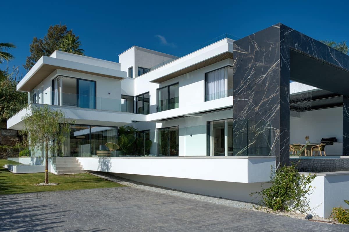 6 bedroom Villa for sale in Marbella with pool garage - € 5,900,000 (Ref: 10154577)