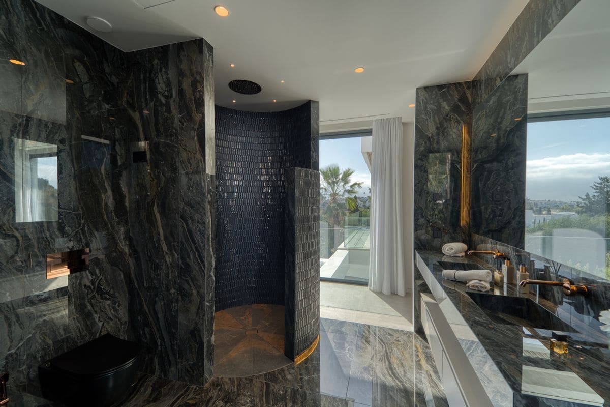 6 bedroom Villa for sale in Marbella with pool garage - € 5,900,000 (Ref: 10154577)