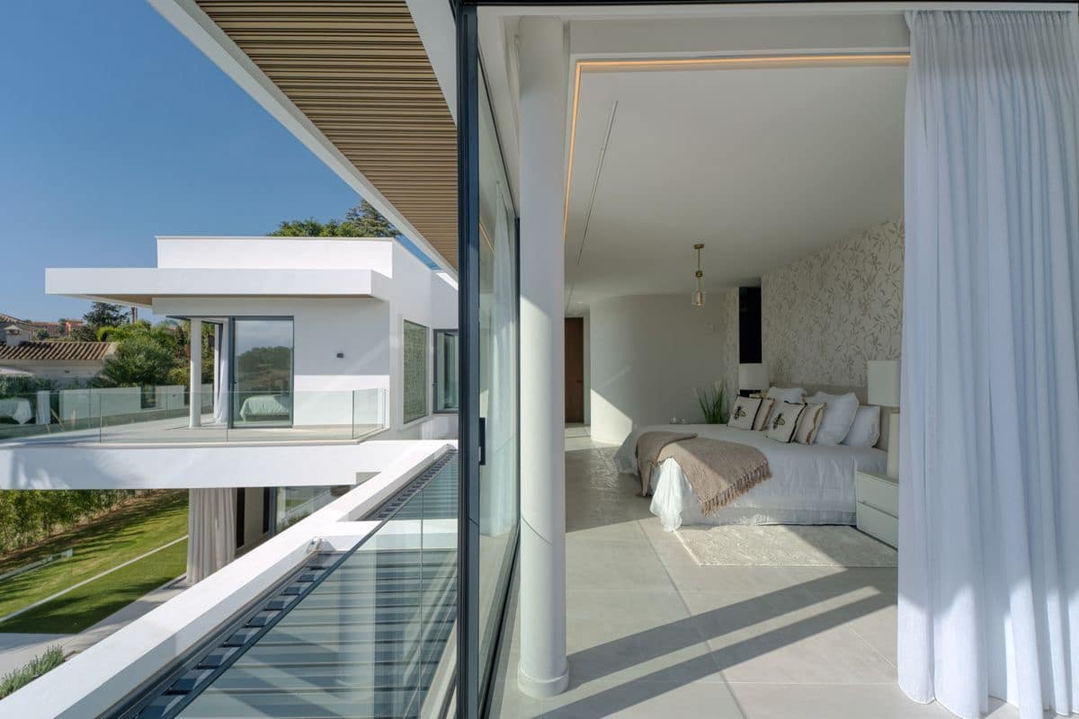 6 bedroom Villa for sale in Marbella with pool garage - € 5,900,000 (Ref: 10154577)