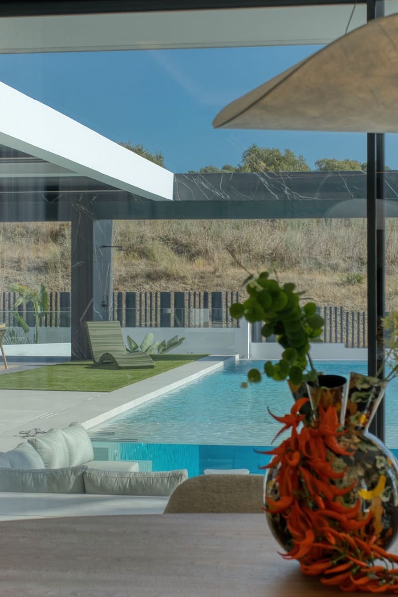 6 bedroom Villa for sale in Marbella with pool garage - € 5,900,000 (Ref: 10154577)