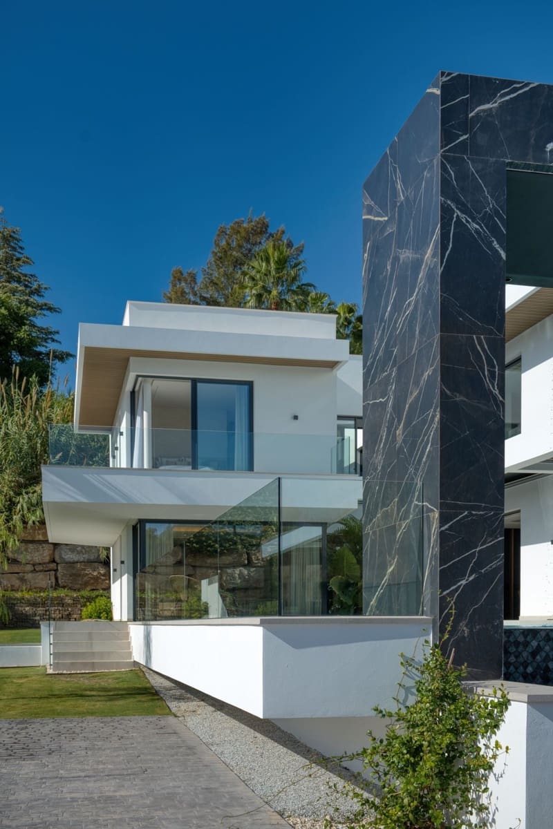 6 bedroom Villa for sale in Marbella with pool garage - € 5,900,000 (Ref: 10154577)