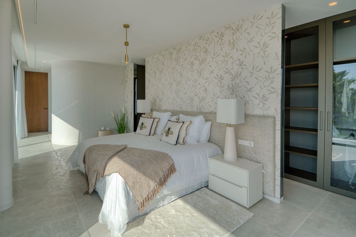 6 bedroom Villa for sale in Marbella with pool garage - € 5,900,000 (Ref: 10154577)