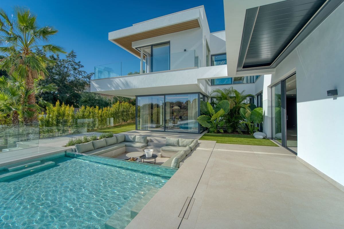 6 bedroom Villa for sale in Marbella with pool garage - € 5,900,000 (Ref: 10154577)