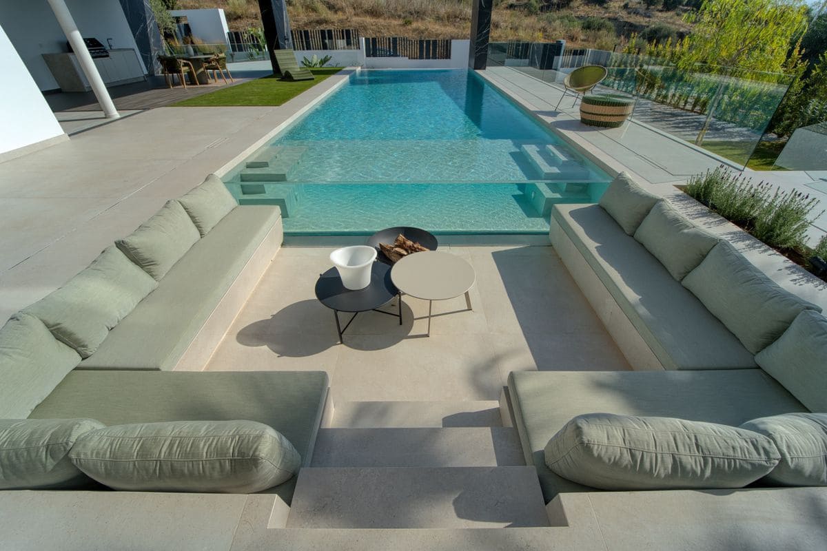 6 bedroom Villa for sale in Marbella with pool garage - € 5,900,000 (Ref: 10154577)