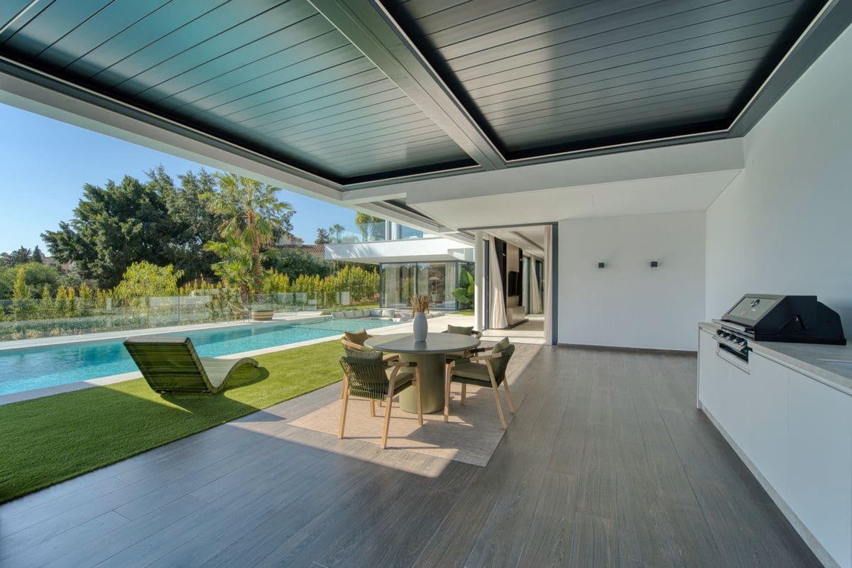 6 bedroom Villa for sale in Marbella with pool garage - € 5,900,000 (Ref: 10154577)