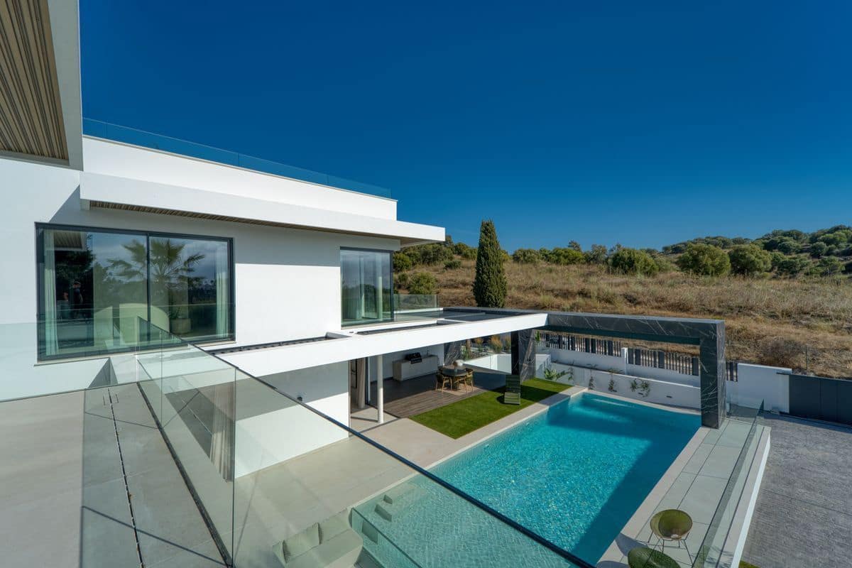 6 bedroom Villa for sale in Marbella with pool garage - € 5,900,000 (Ref: 10154577)